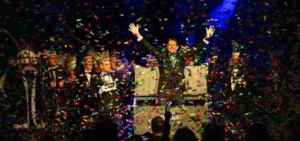 prins onthulling met confetti