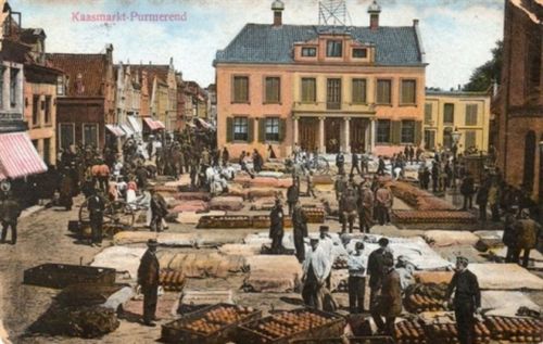 Een oude kleurfoto van de Kaasmarkt in Purmerend
