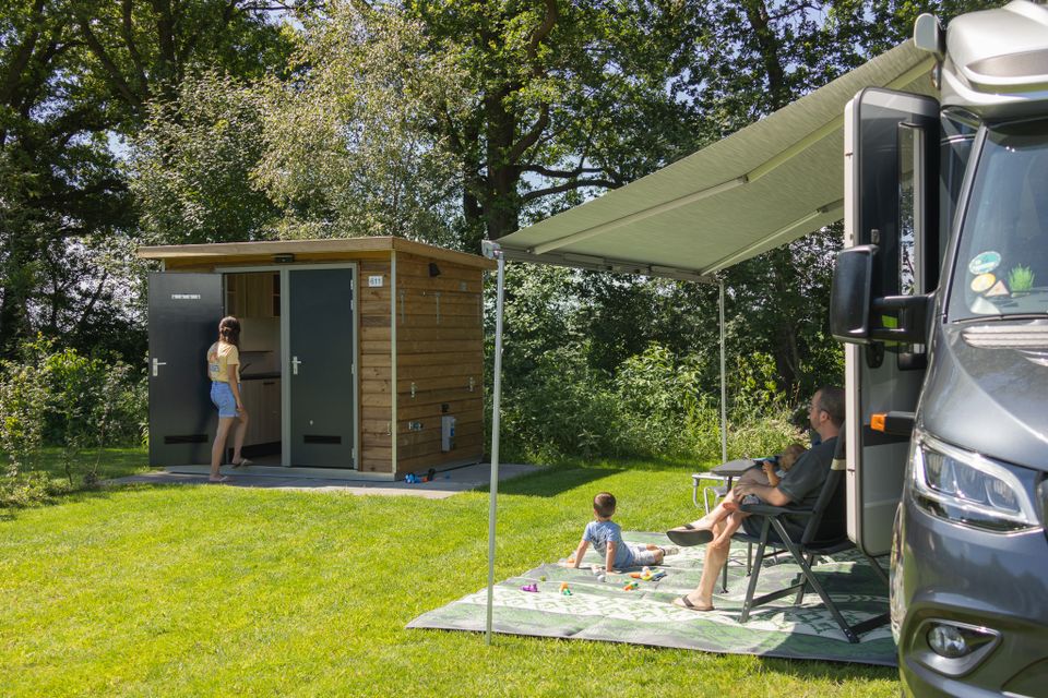 Kies je voor extra comfort - bekijk dan onze kampeerplaatsen met privé sanitair premium
