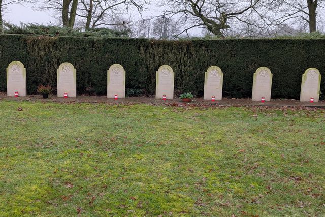 Veteranen - Lichtjes Kerstavond Helenaveen Oorlogsgraven
