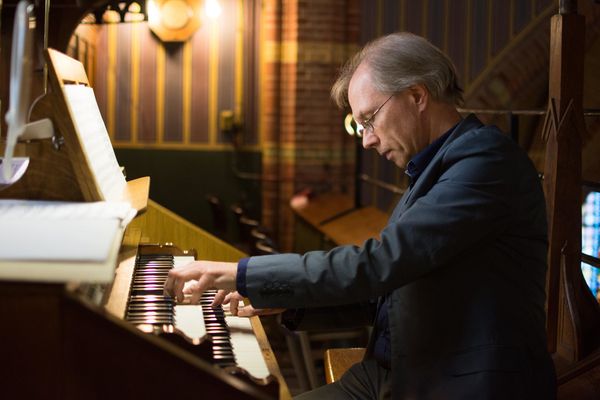 Orgel bespeler jaco van leeuwen op 22 mrt in Brigidakerk