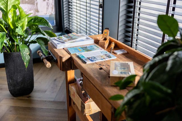 werkbank In de kamer van B&B Nooit Gedagt