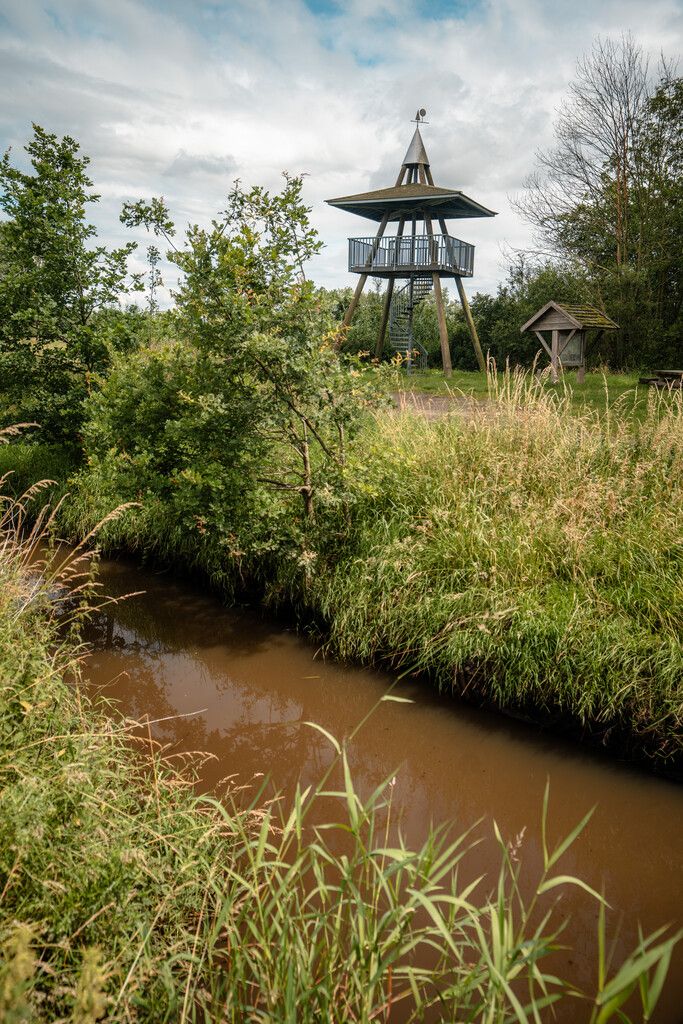 Uitkijktoren 't Meulke met water van aftakking van De Dommel