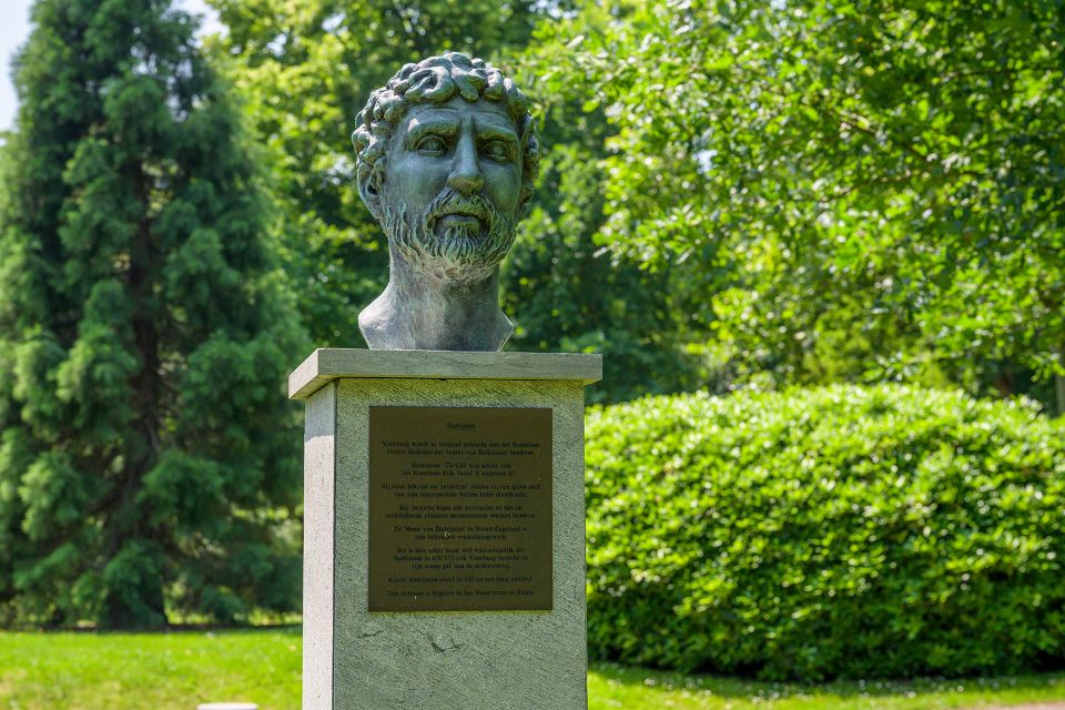 Keizer Hadrianus in Park Arentsburgh