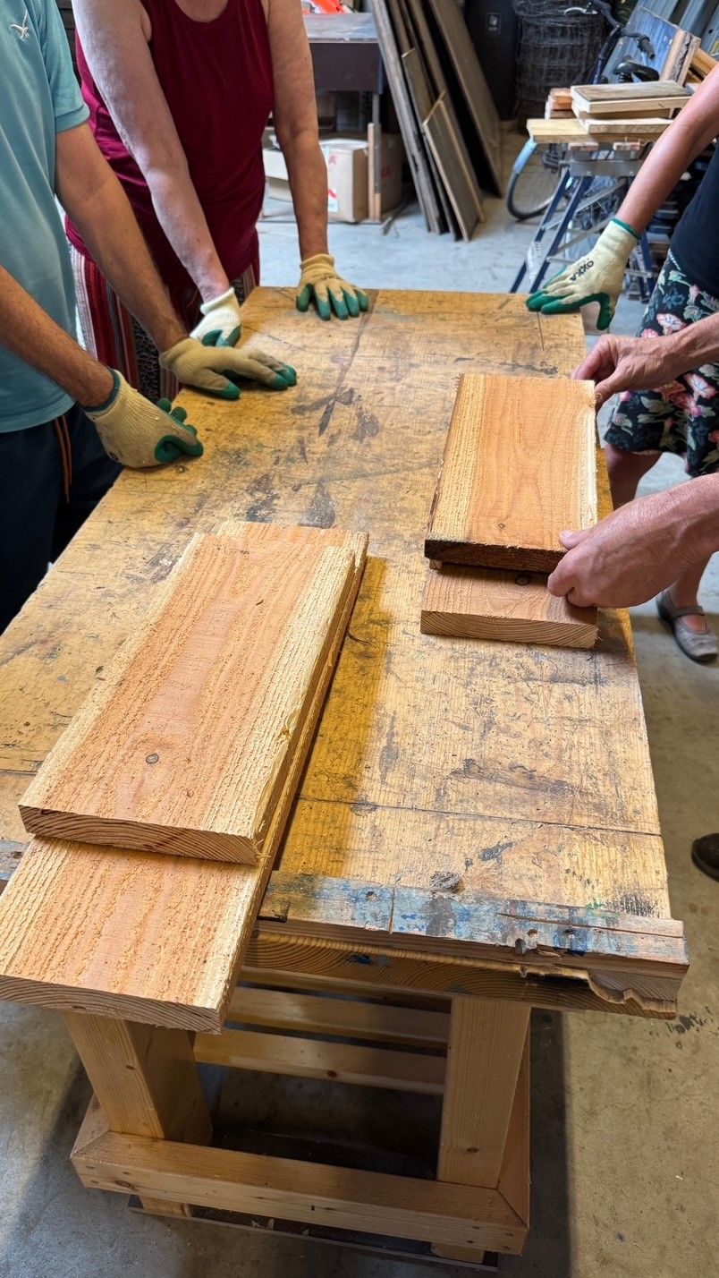 Groen ambassadeurs bouwen vleermuizenkasten