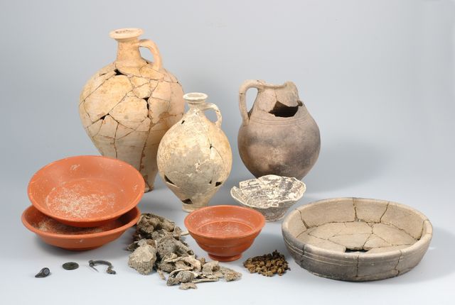 Romeins importaardewerk uit crematiegraven: een teken van Romanisering