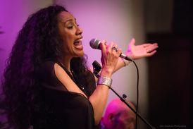 Zing mee! Met de Christmas Sing Along door Lisa Noya & Friends