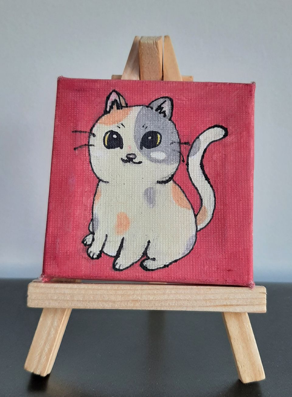 Foto van een mini art schilderij van een katje