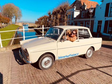 lydia in een DAF