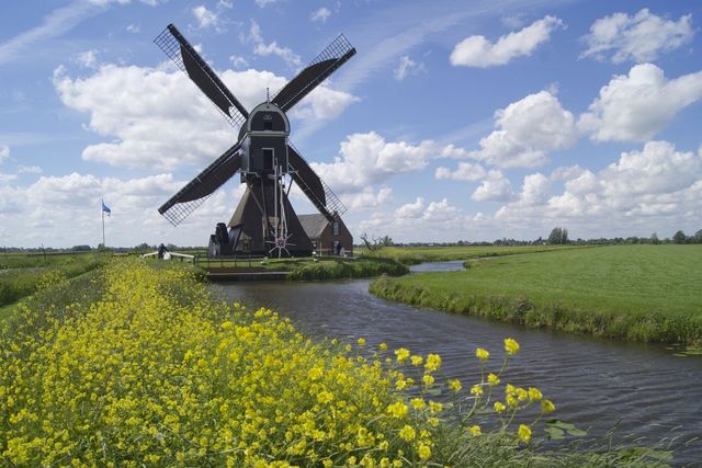 Windmolen langs de rivierenroute