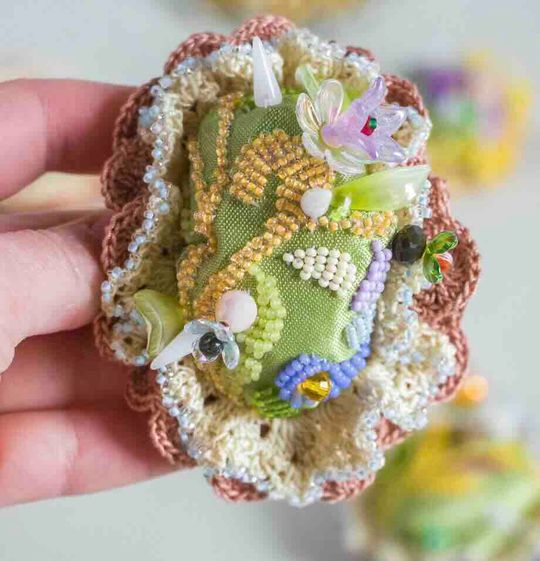 Rasa beads embroidery workshop at Luna Nguyen Atelier Almere Stad