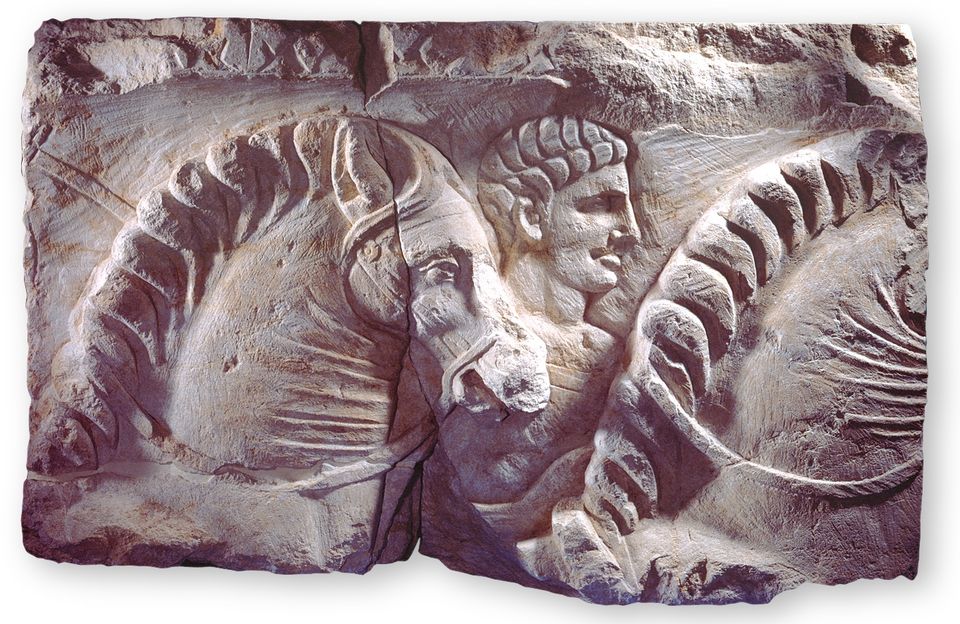 Reliëf van een Bataafse ruiter, waarschijnlijk deel uitmakend van een grafmonument, uit Nijmegen.