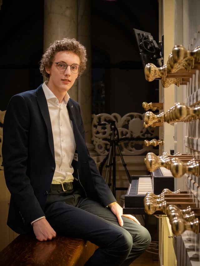 Foto Van Oeckelenorgel: Jelte Oosterhuis; foto organist: eigen foto