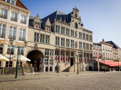 Bezoek Synagoge, Stadhuis & Gevangenpoort