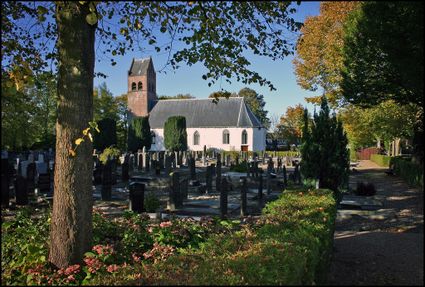 Dorpskerk Huizum, Leeuwarden, met begraafplaats