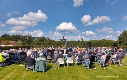 Hagepreek op het door hagen omgeven museumterrein
