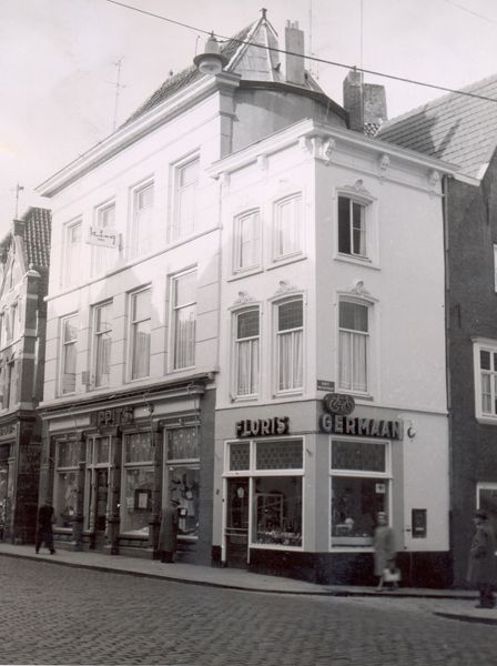 Hinthamerstraat 12 met resten van torenpoort anno 1962