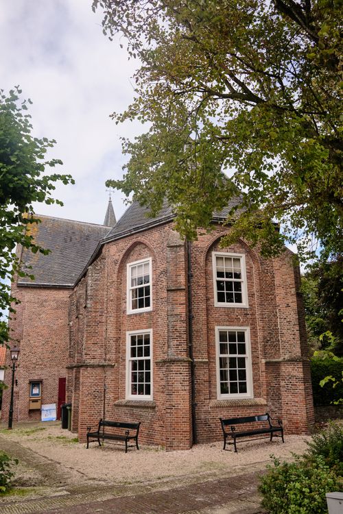 De buitenkant van de kerk Beets