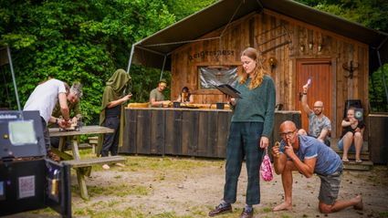 Verdachte blikken en teamwork tijdens Expeditie de Mol bij Taribush.