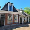 Franeker Hûske is een vakantiewoning voor maximaal 4 personen met terras aan de gracht en ligt midden in het historische centrum van Franeker