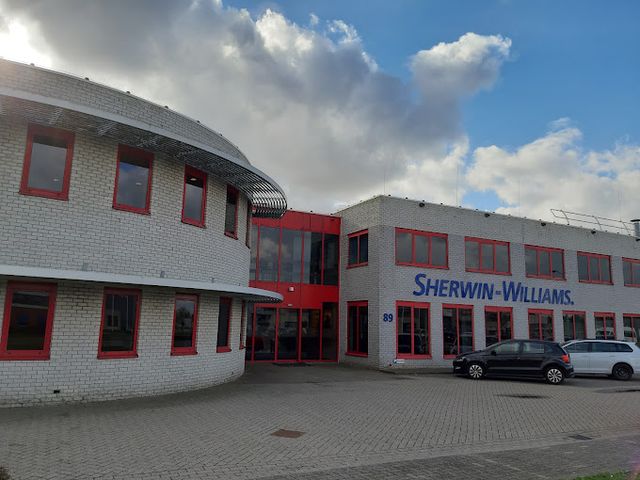 Foto van iemand aan het werk bij Sherwin Williams