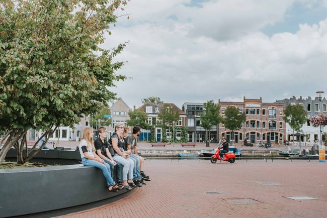 Markten Amersfoort - Eemplein mensen aan de Eemhaven