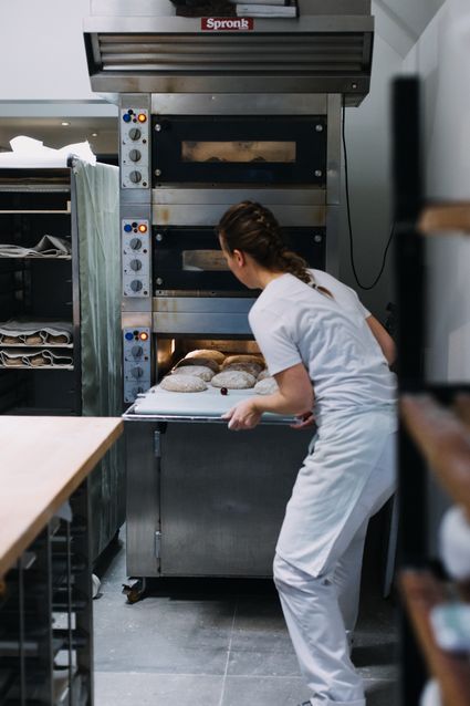 Mevrouw de Molenaar aan het werk