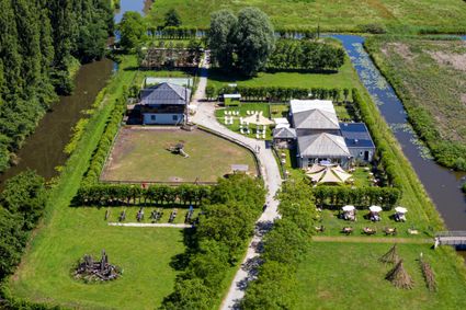 Aerial photograph of the Tuin van de smid restaurant in Polderpark Cronesteyn in Leiden