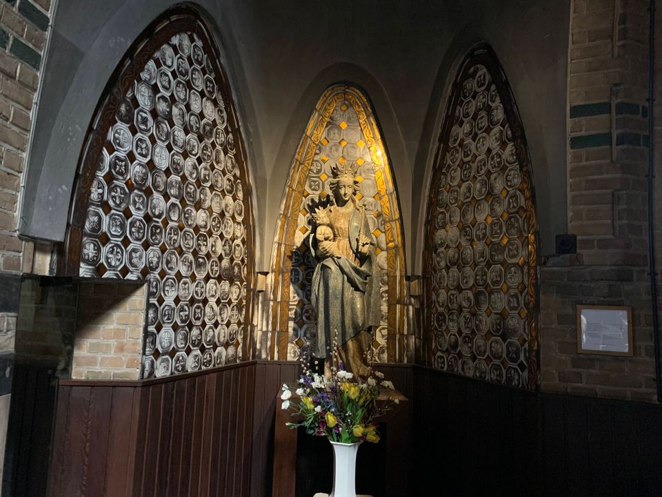 Sint Jan de Doper, Waalwijk: statue of the Virgin Mary