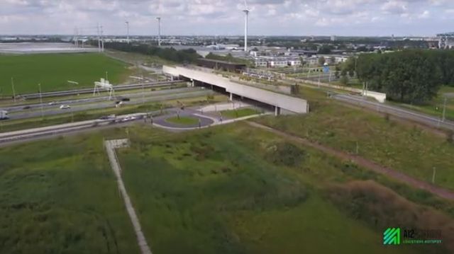 Luchtfoto van de A12 en halte Lansingerland.