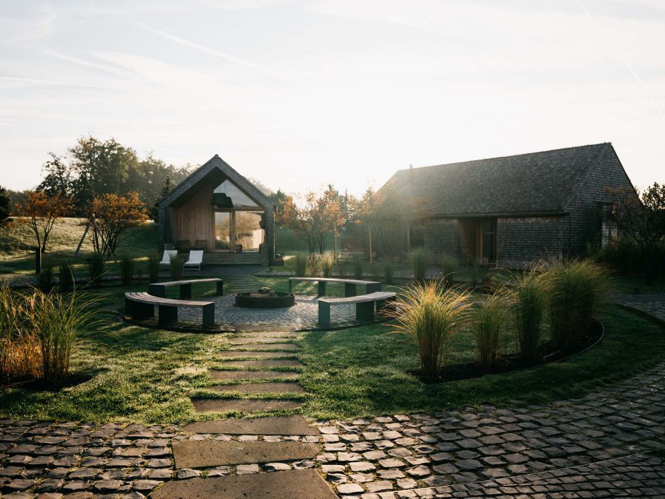 Mooie kleine huisjes op het buiten terrein