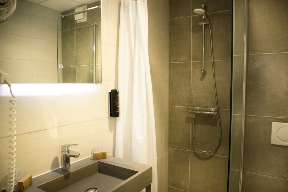 Badkamer bij hotelkamer De Guldenberg in Helvoirt