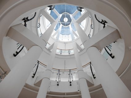Koepel met daglicht bovenin het Fotomuseum