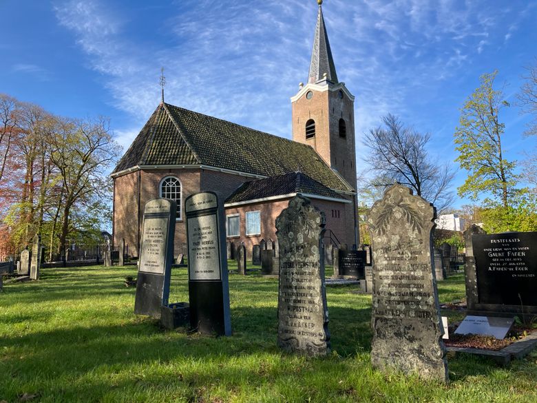 kerkhof bij Sint Martenskerk Beetsterzwaag