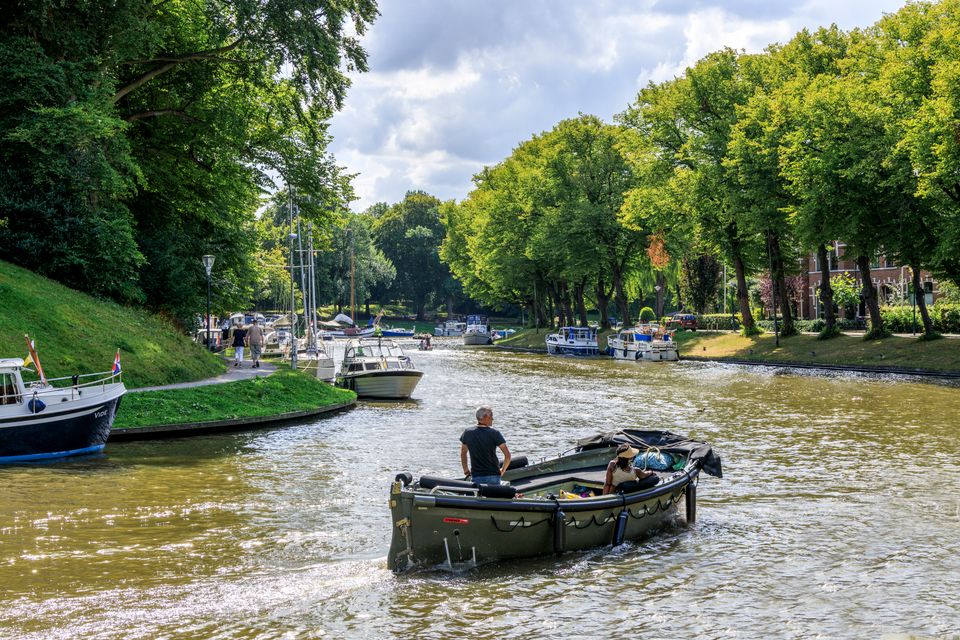 Zomerse stadsgracht