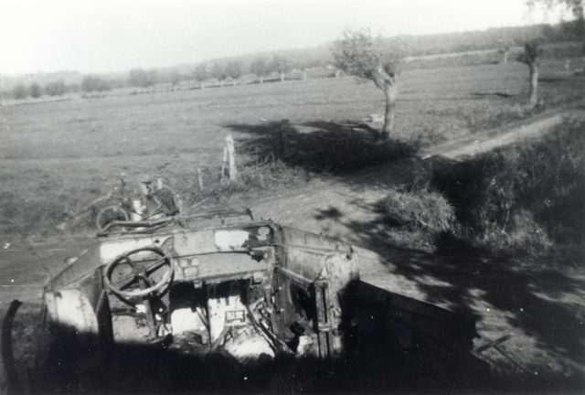 Aid for the British troops strands when the DUKW with supplies becomes stuck.