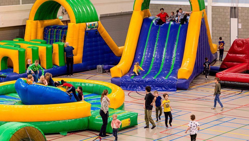 Sporthal met springkussens