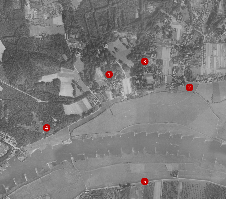 Luchtfoto uit 1944: (1) Villa Transvalia, (2) Oude kerk, (3) Kneppelhoutweg/Hoofdlaan, (4) Westerbouwing, (5) Uw locatie