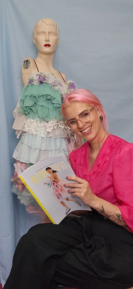 Stephanie één van de designers van het Vermeer Recycle Project