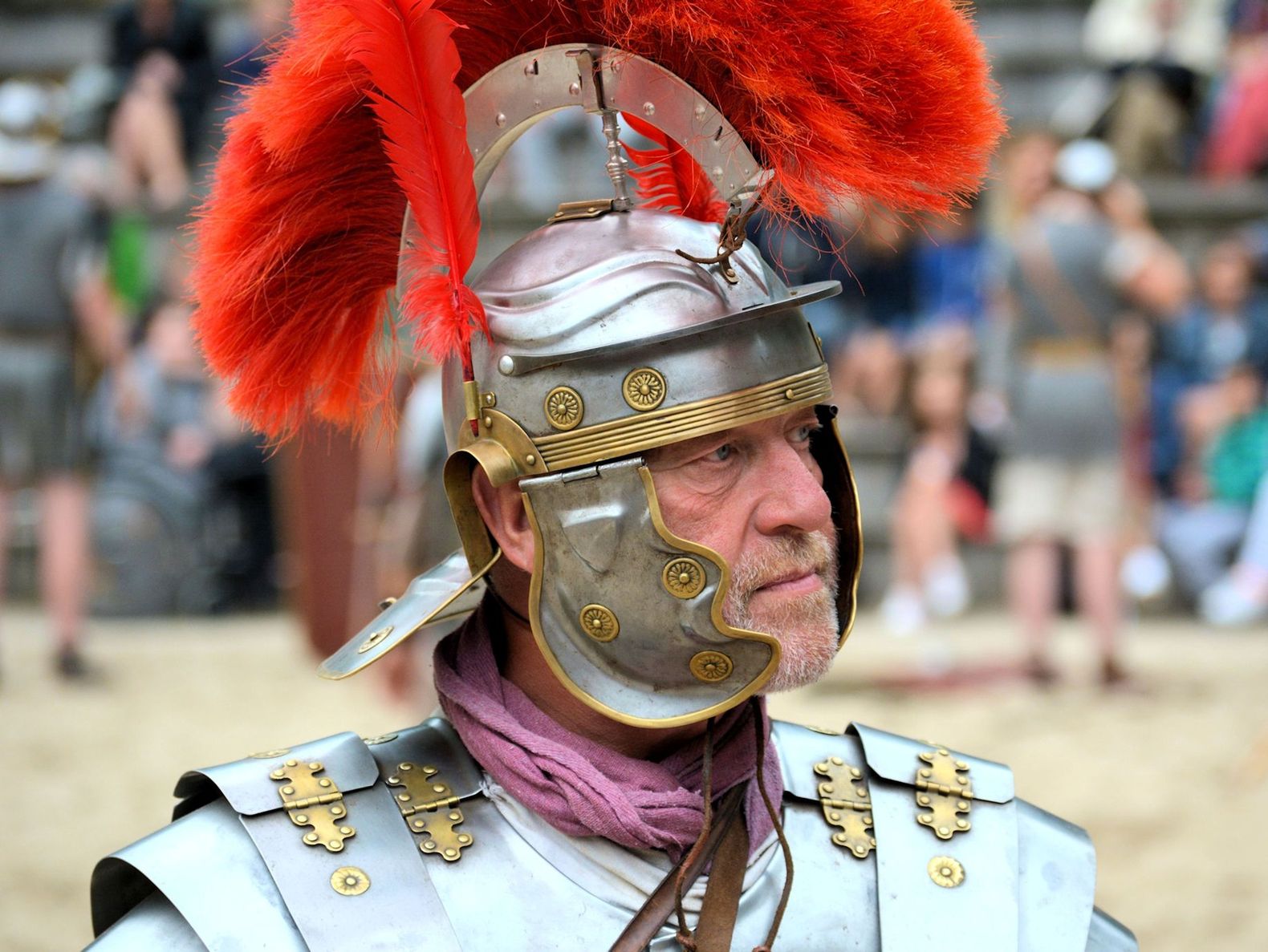 Wangklep van een Romeinse helm type Weisenau - castellumterrein Albaniana – Archeologisch Depot Zuid-Holland uitleen aan Romeins Museum - CC0 1.0