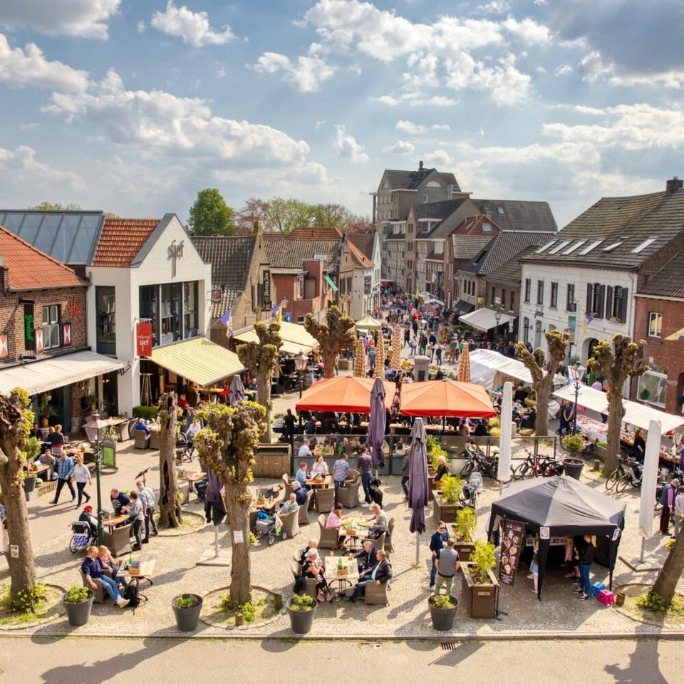 Bovenaanzicht sfeermarkt Arcen