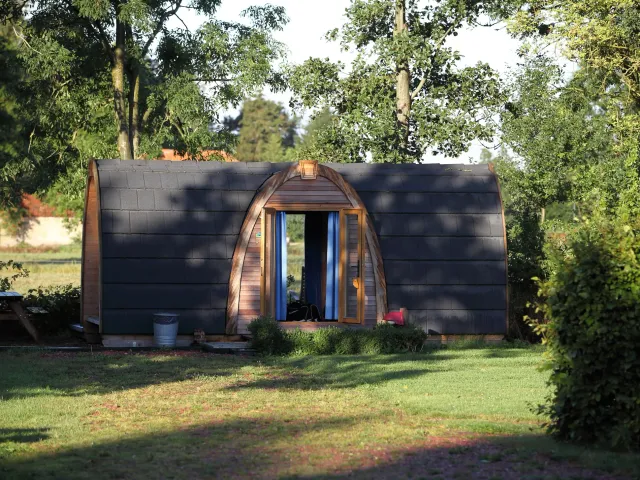 Een kampeerpod op Natuurkampeerterrein Minicamping Singel.