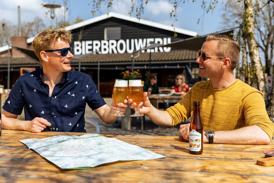 Bierbrouwerij Ooijen bier proosten