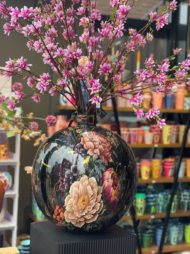 Sie sehen eine Blumenvase