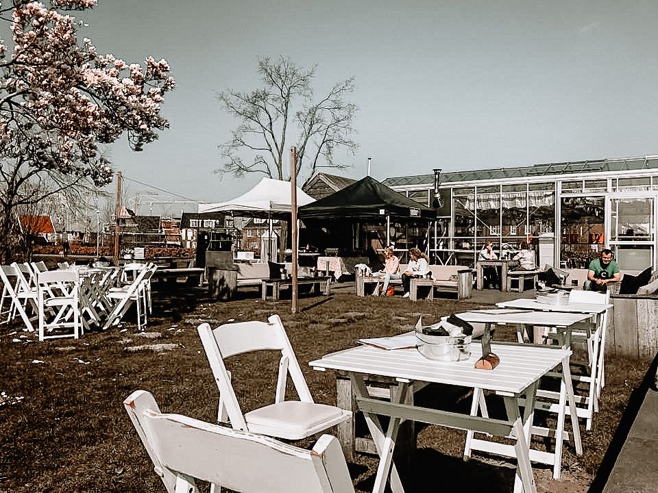 Terras bij Daphne in de kas