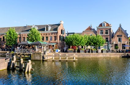 Weesp gracht met pandjes