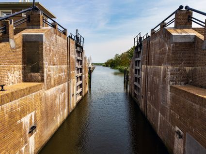 De sluis en het gemaal van Iezumasyl