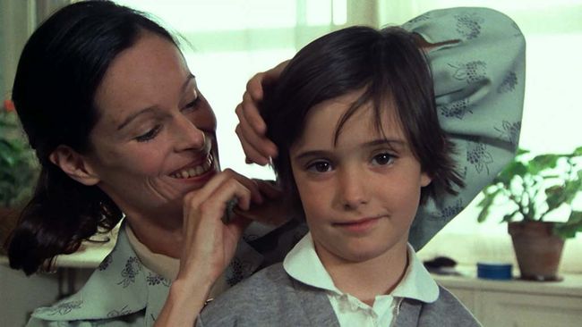 Cría Cuervos (50th Anniversary - with English subs)