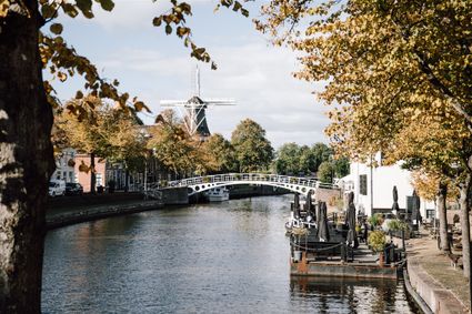 De grachten van Dokkum.