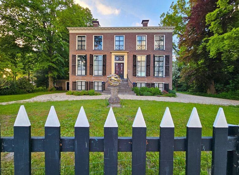 We brengen o.a. een bezoek aan Huize Voormeer